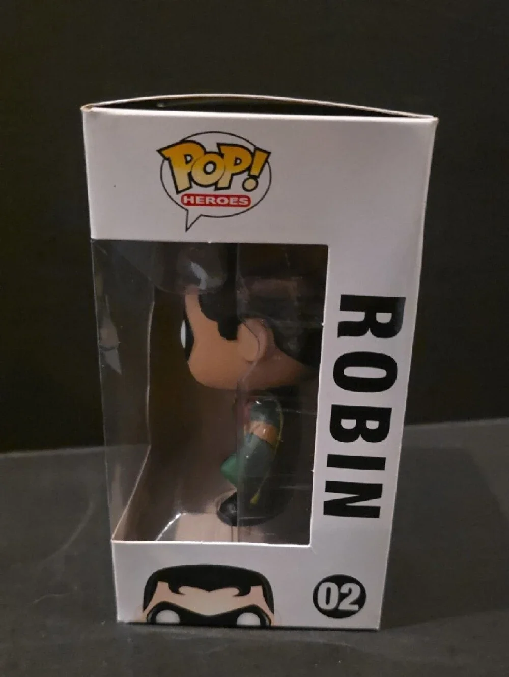 Funko POP! Robin Vinyl Figure - Picture 3 of 6